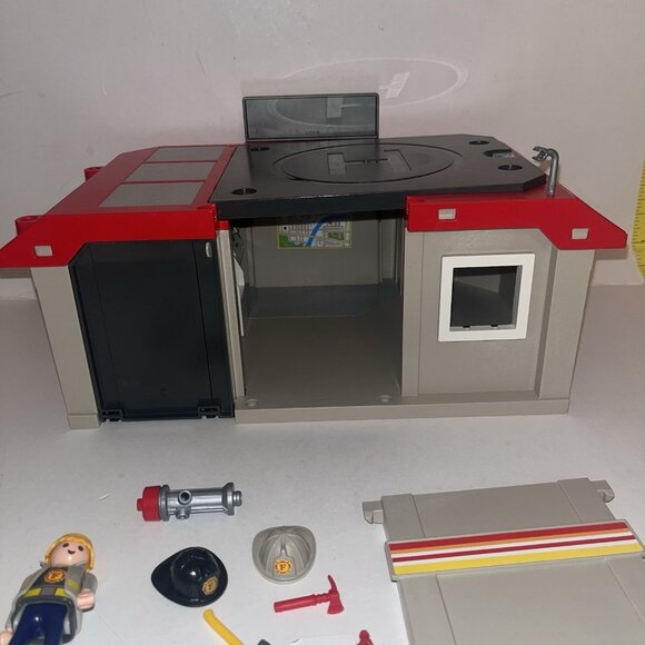 Playmobil 5663 Take Along Fire Station Some Accessories & Figure Incomplete - Picture 5 of 16